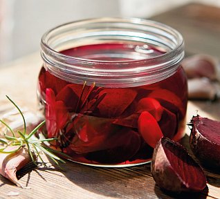 Červená řepa s česnekem a rozmarýnem