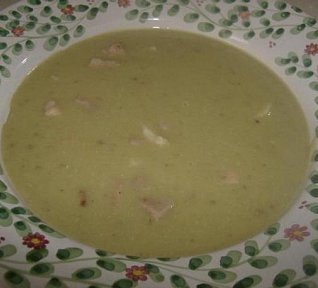 Hrachová polévka s klobásou