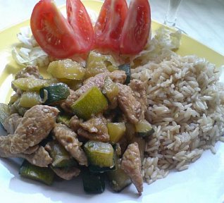 Kuřecí prsa s cuketou