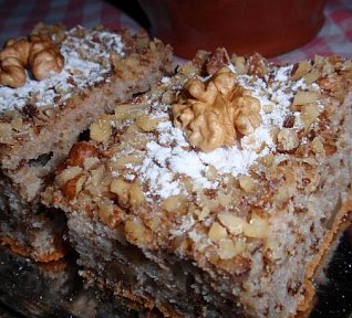 Kefírový koláč s ořechy