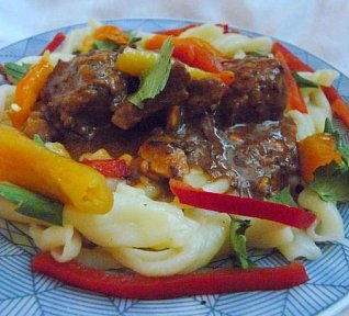 Kmínové plecko na česneku a cibuli se sýrovou šťávičkou