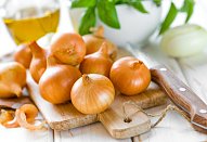 Kotlety s ořechy a smaženou cibulkou