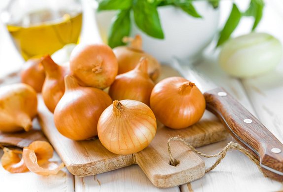 Kotlety s ořechy a smaženou cibulkou