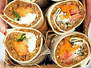 Wrap s pečenými batáty, čočkou a kozím sýrem