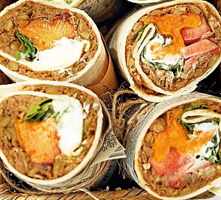Wrap s pečenými batáty, čočkou a kozím sýrem Wrap s pečenými batáty, čočkou a kozím sýrem