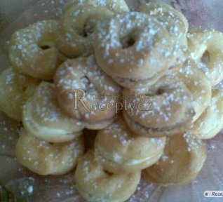 Věnečky z odpalovaného těsta s krémem