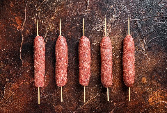 Čevapčiči s brambory a žampiony na grilu