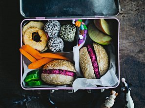 Bulky s řepnou pomazánkou