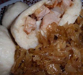 Knedlíky s pečeným masem