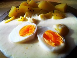 Křenová omáčka s vejcem