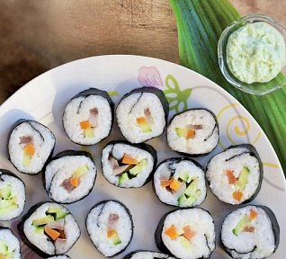 Suši s rybou a zeleninou