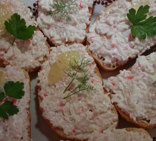Chlebíčky se surimi (krabí) pomazánkou