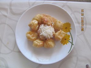 Smetanovokuřecí omáčka na gnocchi