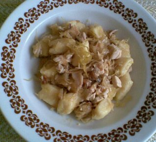 Bramborové noky s kuřetem a zelím