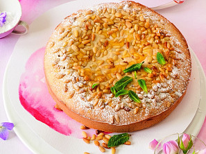 Koláč s piniovými oříšky