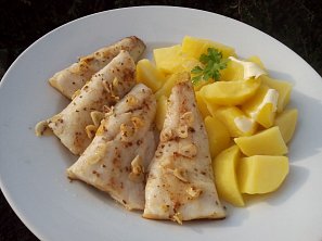 Máslový candát s kmínem a česnekem