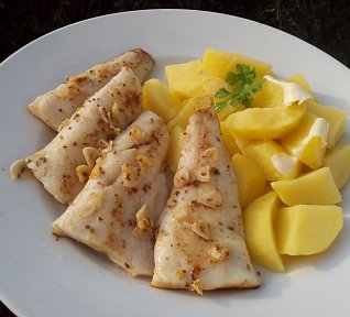 Máslový candát s kmínem a česnekem