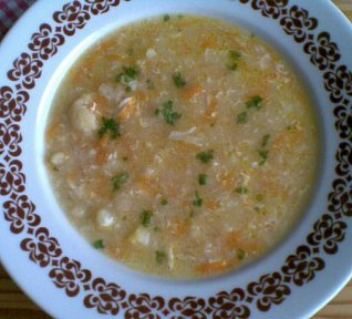 Květáková polévka s krupicí a vejci