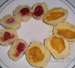 Ovocné knedlíky z tvarohového těsta