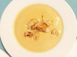 Celerový krém s celerovými lupínky