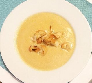 Celerový krém s celerovými lupínky