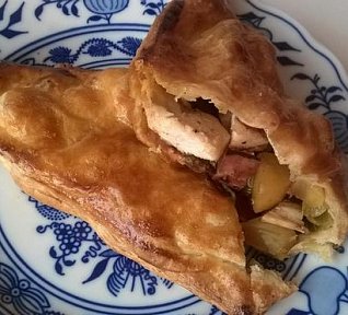 Pikantní pirohy s kuřecím a slaninou