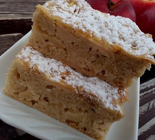 Šťavnatá jablečná fofr buchta / koláč se skořicí