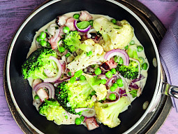 Zelenina na pánvi s rýží