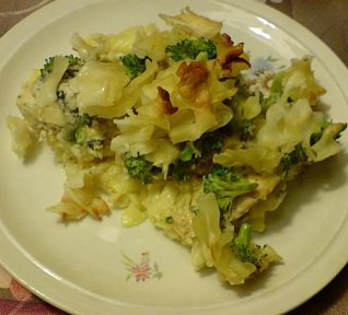 Zapečené těstoviny s kuřecím masem a s brokolicí