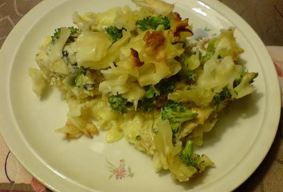 Zapečené těstoviny s kuřecím masem a s brokolicí