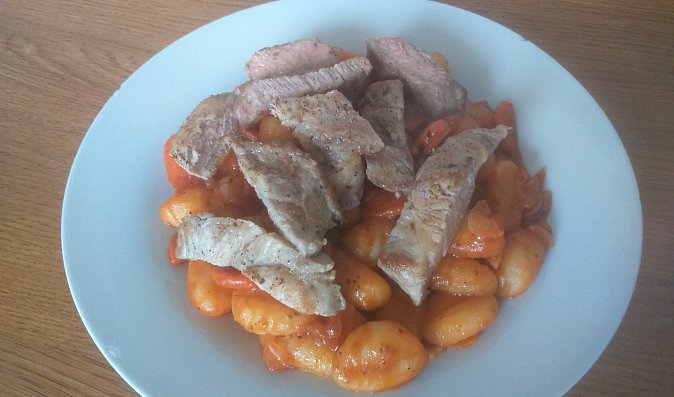 Vepřové na rajčatech s Gnocchi