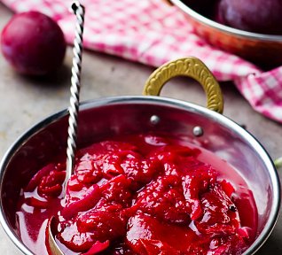 Čatní z červených blum