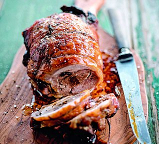 Krůtí roláda pečená se švestkami