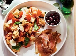 Chlebový salát Panzanella