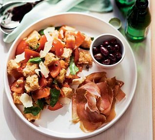 Chlebový salát Panzanella