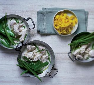 Krůtí ragú se šafránovými nudlemi