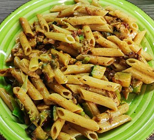 Těstoviny s cuketou a kuřecím masem