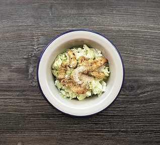 Cottage salát s kuřecím masem