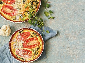 Květákový quiche s rajčaty Květákový quiche s rajčaty