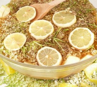 Míchaná bezinková limonáda