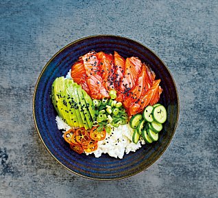 Poke bowl s lososem