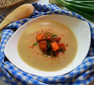 Krémová česneková cibulačka