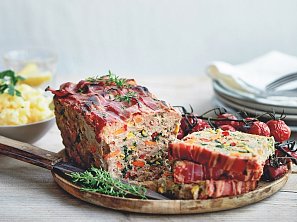Sekaná se slaninou a zeleninou Sekaná se slaninou a zeleninou