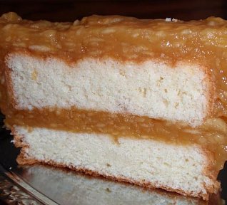 Piškotový řez s medovými jablky