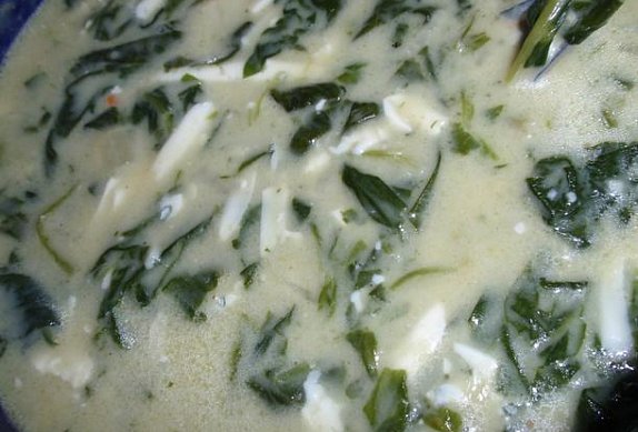 Jednoduchá špenátová polévka se sýrem
