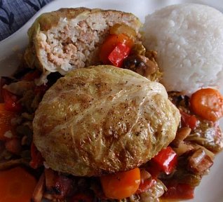 Kapustové měšce na zelenině