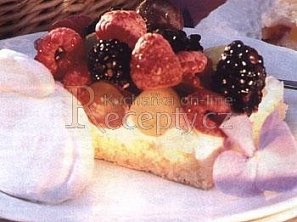 Koláč s bobulovým ovocem