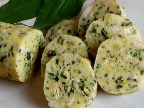 Bramborový knedlík s medvědím česnekem