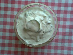 Okurkový salát se zakysankou