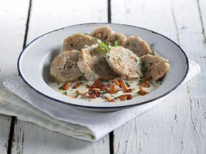 Lišky na smetaně s knedlíkem